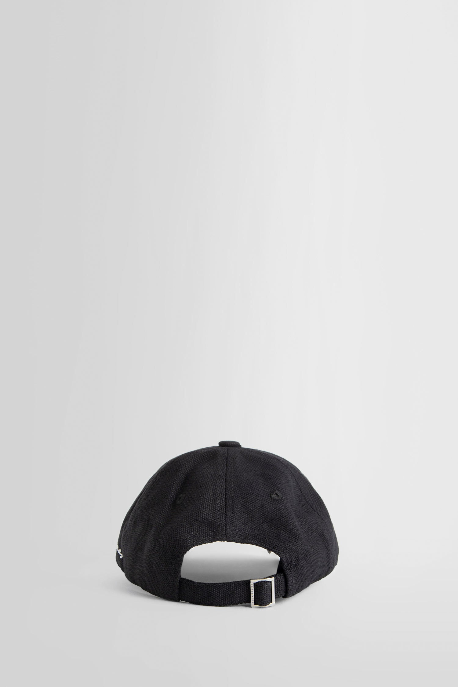 JACQUEMUS BLACK HATS