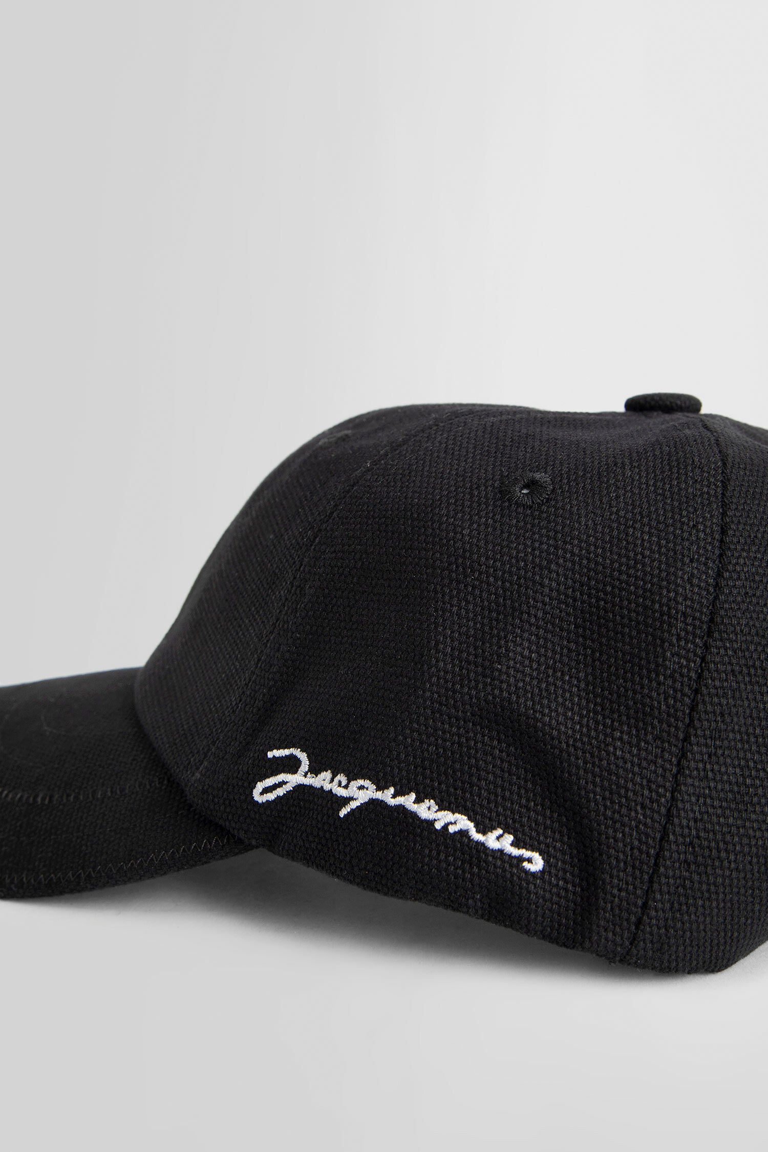 JACQUEMUS BLACK HATS