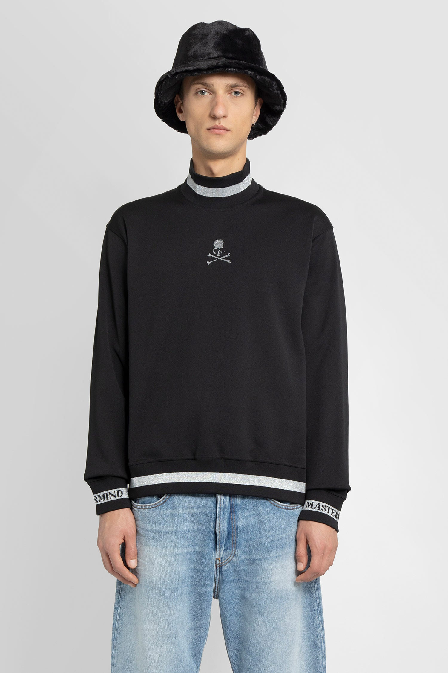 MASTERMIND WORLD BLACK SWEATSHIRTS